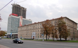 На проспекте Победителей демонтируют общежитие БГУ